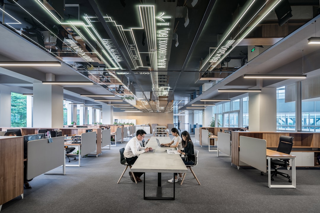2025年广州建筑装饰行业趋势：绿色设计与智能化施工融合