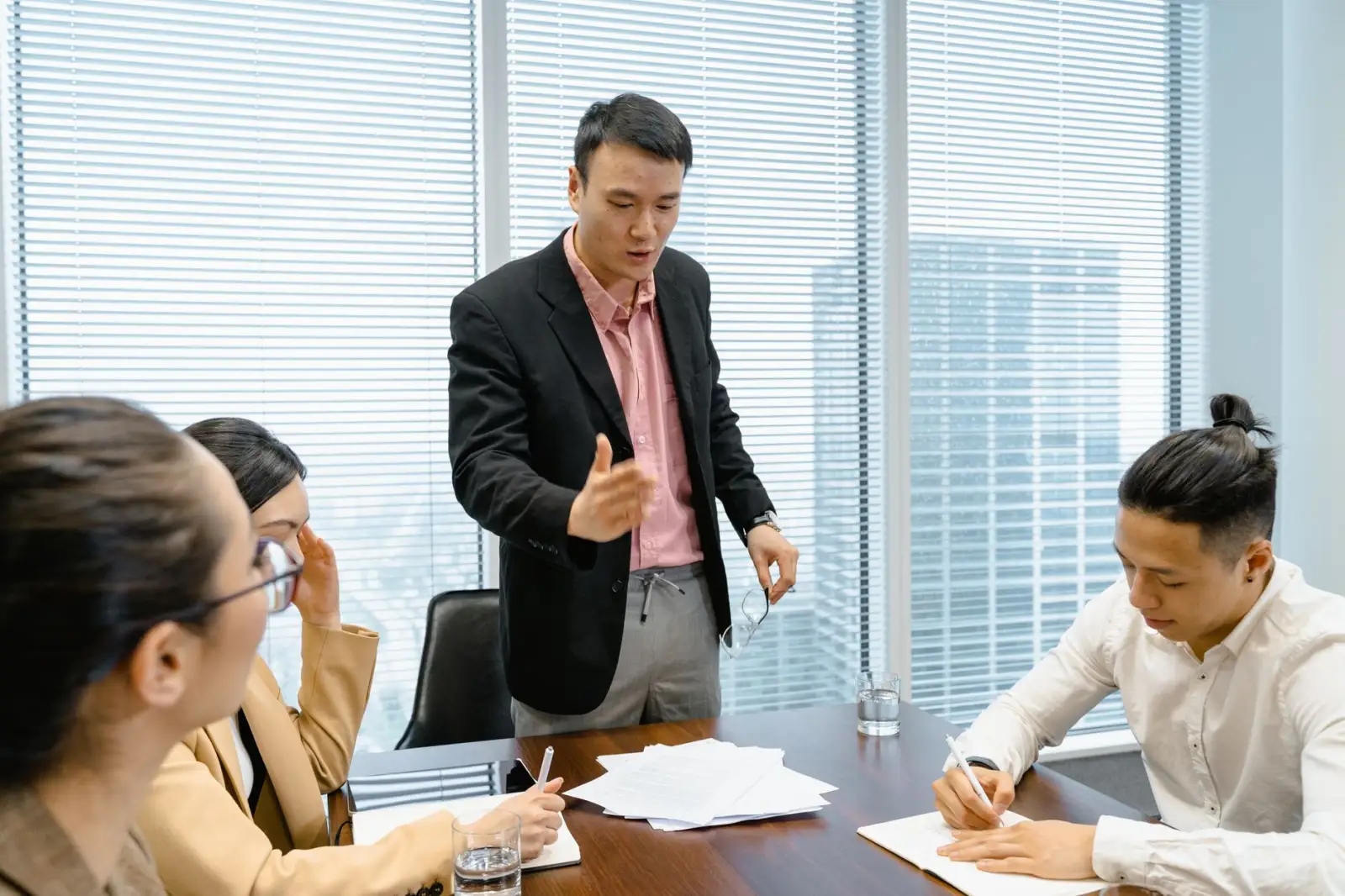 室内设计新趋势:极简风格在广州商业空间中的技术应用
